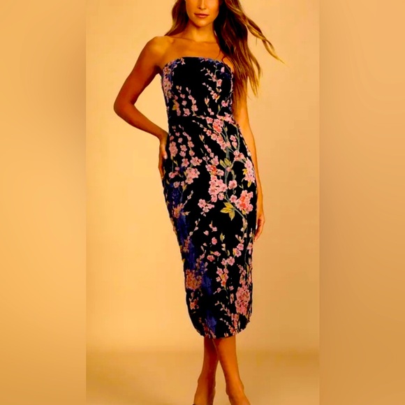 Lulus Dresses & Skirts - Lulu’s deep plum with pink flowers velvet strapless midi dress